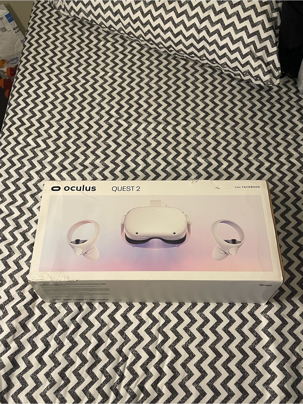 Oculus Quest 2 VR Headset with White Controllers